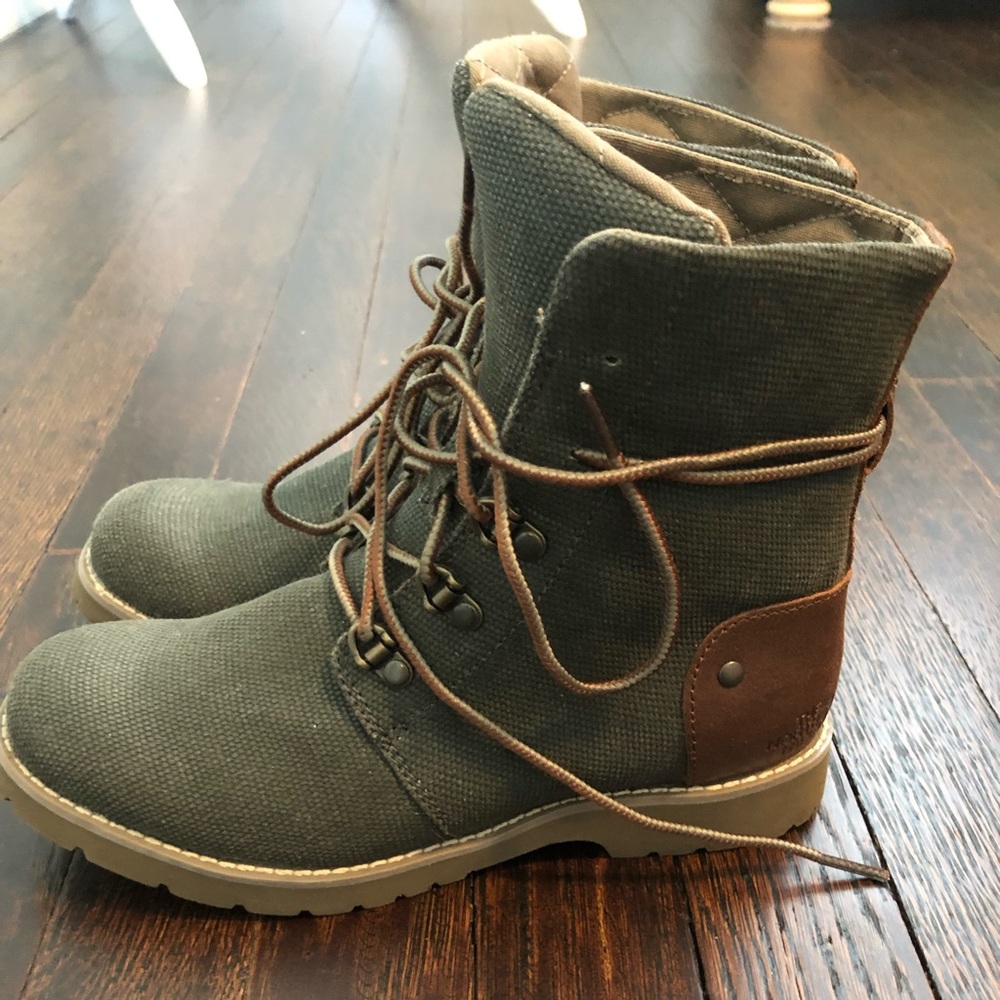 North Face Boots size 5.5 brand new